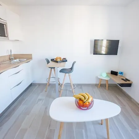 Apartament Joli Proche Promenade Des *